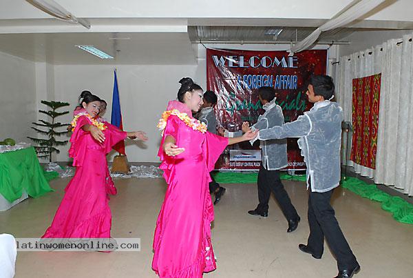 young-filipino-women-004