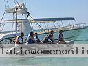 cartagena-women-boat-1104-40